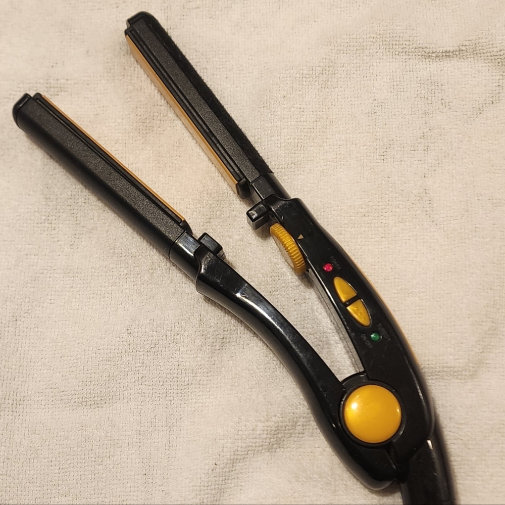 Conair 3/4 In Straightener Model CS4J